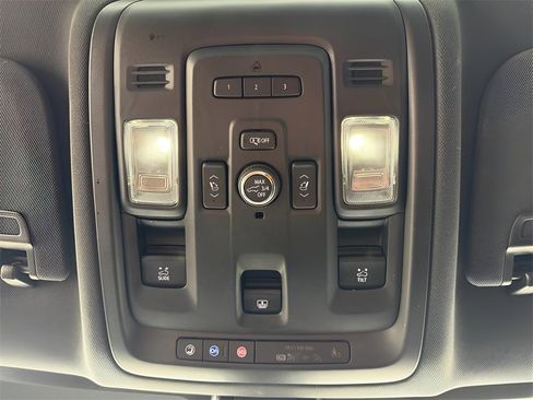 Used 2021 Chevrolet Tahoe Premier w/ Premium Package image 16