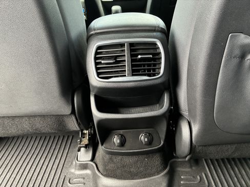 Used 2019 Hyundai Santa Fe SE FWD image 16