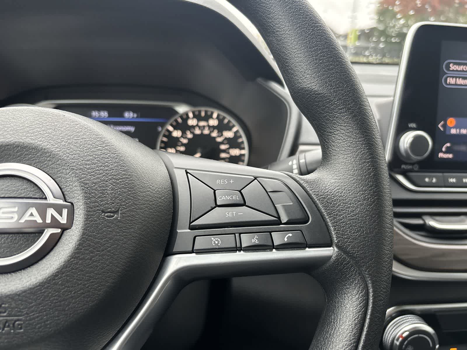 Used 2025 Nissan Altima 2.5 SV FWD image 15