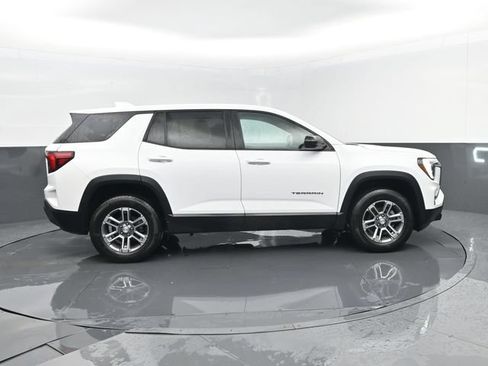 Used 2025 GMC Terrain Elevation AWD/4WD image 4