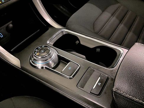 Used 2018 Ford Fusion SE w/ Fusion SE Technology Package image 16