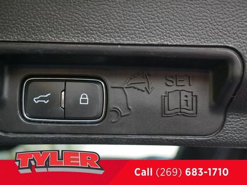 Used 2020 Ford Explorer Limited image 21