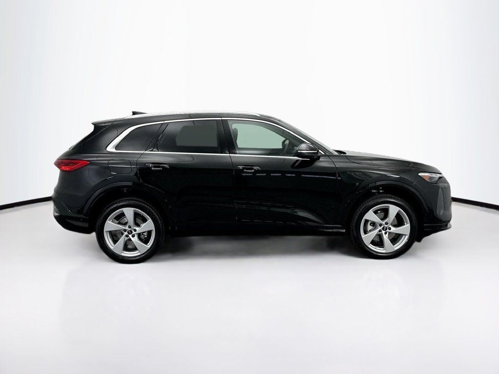 Used 2025 Audi Q5 Premium Plus w/ Premium Plus AWD/4WD image 4