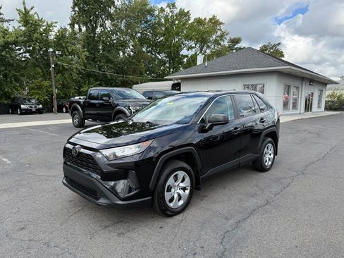 Used 2022 Toyota RAV4 LE image 3