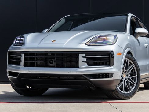 Certified 2025 Porsche Cayenne Coupe image 7