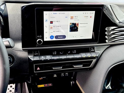 Used 2026 Toyota Camry SE w/ Convenience Package image 20