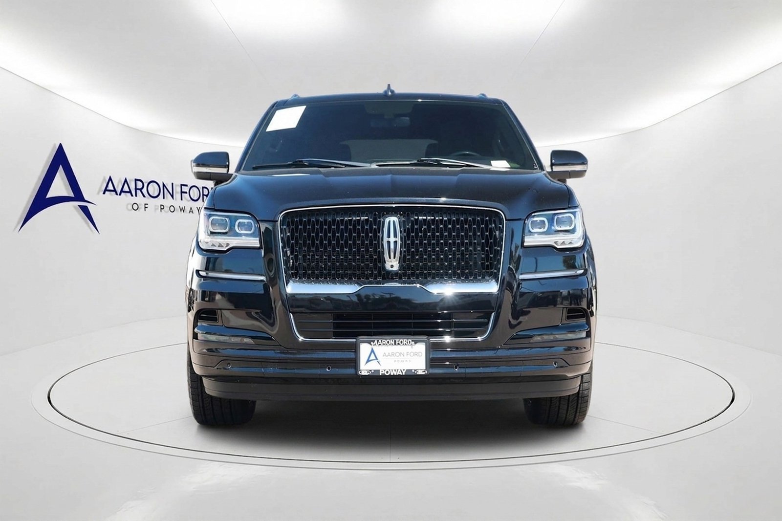Used 2024 Lincoln Navigator L Reserve AWD/4WD image 2