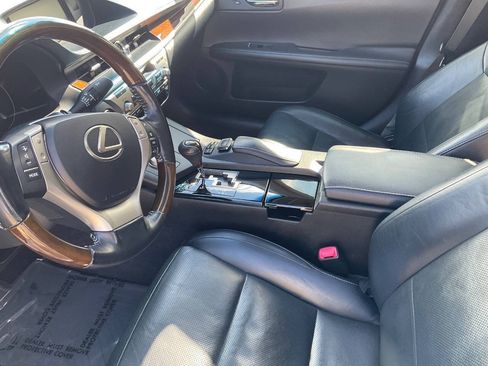 Used 2015 Lexus ES 350 w/ Ultra Luxury Package FWD image 12