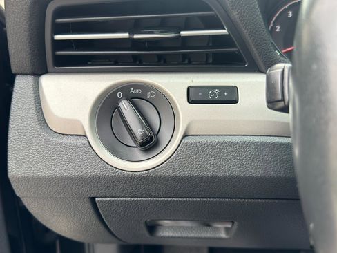 Used 2021 Volkswagen Passat 2.0T SE image 19