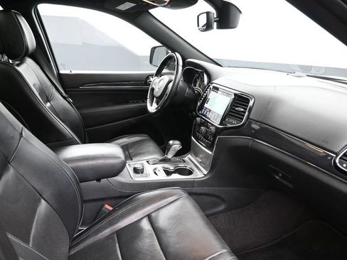 Used 2019 Jeep Grand Cherokee Overland AWD/4WD image 13