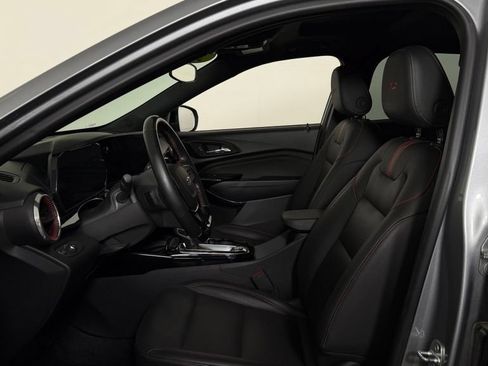 Used 2024 Chevrolet Trax RS w/ Sunroof Package FWD image 12