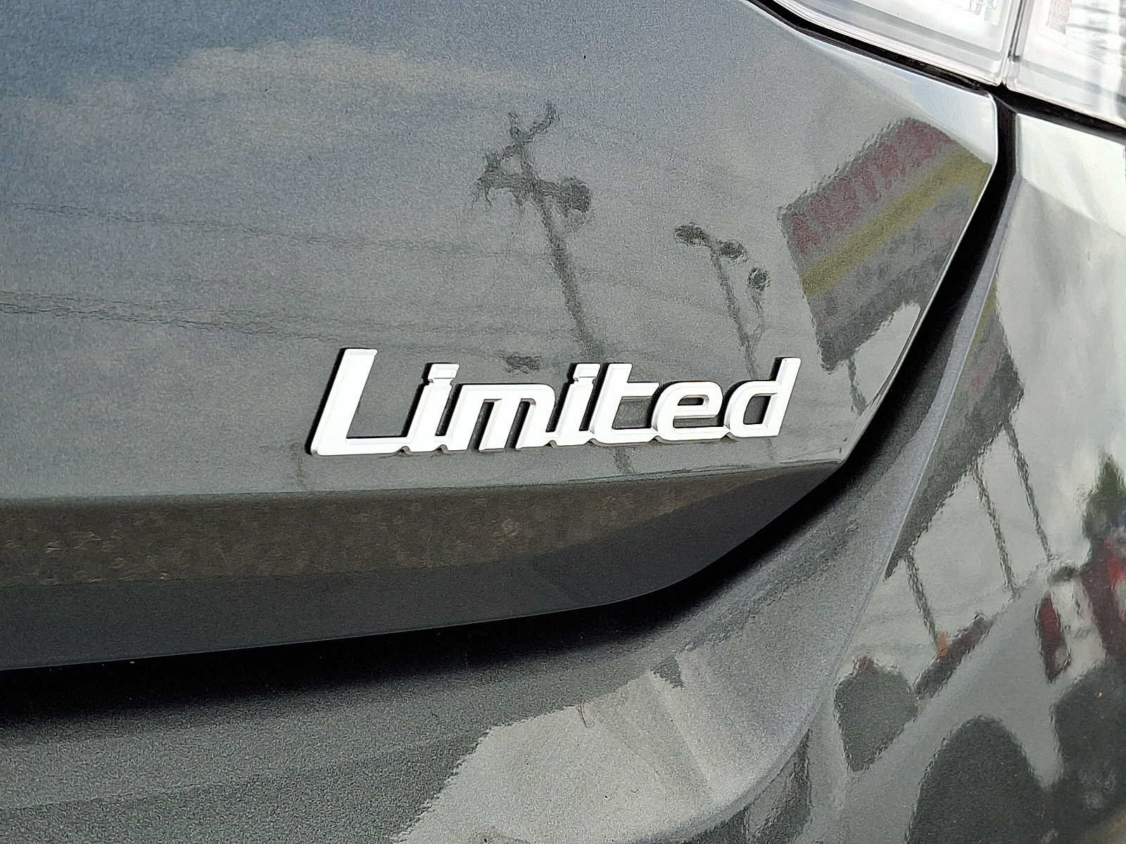 Used 2024 Hyundai Elantra Limited FWD image 31