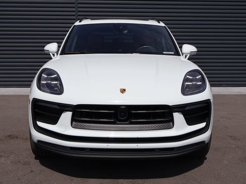Used 2024 Porsche Macan AWD/4WD image 6