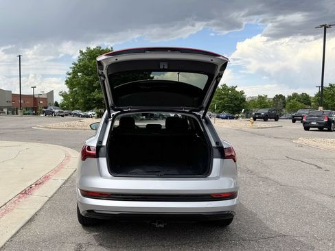 Used 2022 Audi e-tron Premium w/ Convenience Plus Package AWD/4WD image 8