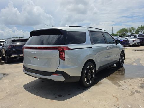New 2026 Kia Carnival EX FWD image 8
