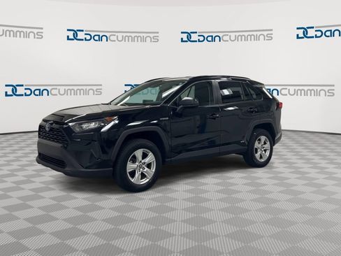 Used 2021 Toyota RAV4 LE AWD/4WD image 4