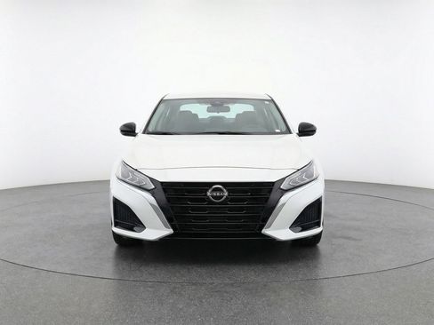 Used 2025 Nissan Altima 2.5 SV FWD image 2