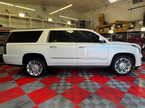 Used 2018 Cadillac Escalade ESV Platinum AWD/4WD image 8