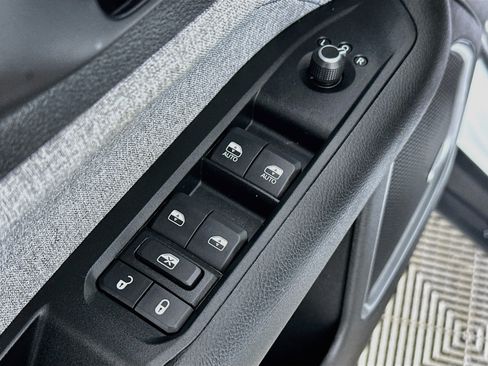 Used 2022 Jeep Compass Latitude w/ Sun and Sound Group FWD image 17