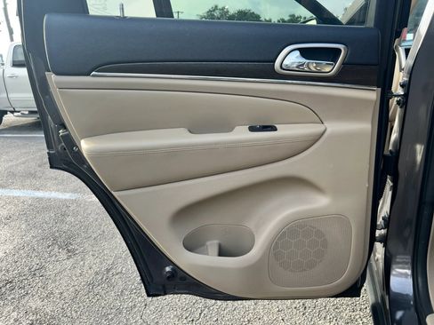 Used 2014 Jeep Grand Cherokee Limited RWD image 18