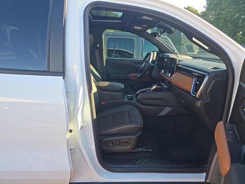 Certified 2026 GMC Canyon AT4 w/ Technology Plus Package AWD/4WD image 12