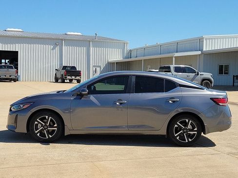 Used 2025 Nissan Sentra SV FWD image 3