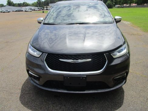 Used 2022 Chrysler Pacifica Limited image 4