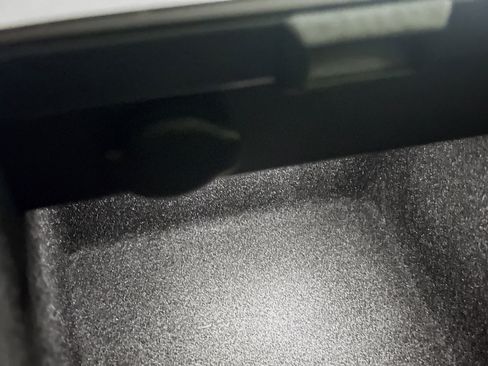 Used 2022 Tesla Model Y Long Range AWD/4WD image 25