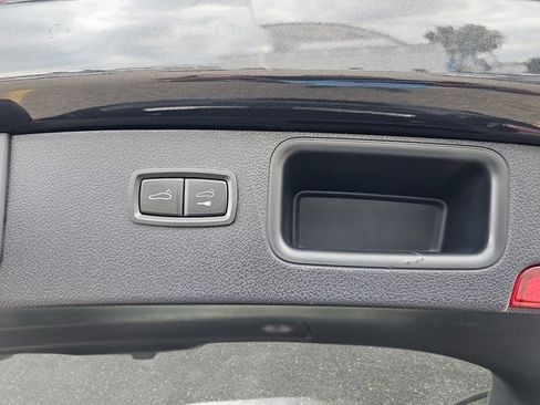 Used 2024 Porsche Macan image 13