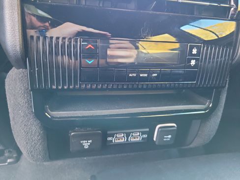 Used 2024 Jeep Wagoneer L Series II image 20