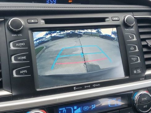 Used 2016 Toyota Highlander XLE AWD/4WD image 27