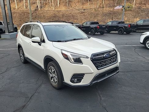 Used 2023 Subaru Forester Premium image 4