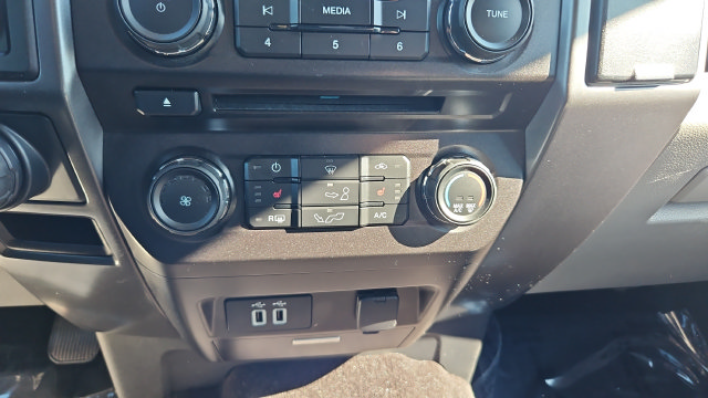Used 2018 Ford F150 XLT w/ Equipment Group 302A Luxury AWD/4WD image 19