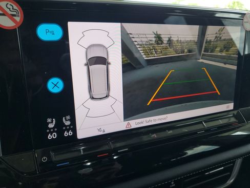 Used 2025 Volkswagen Atlas SE image 26