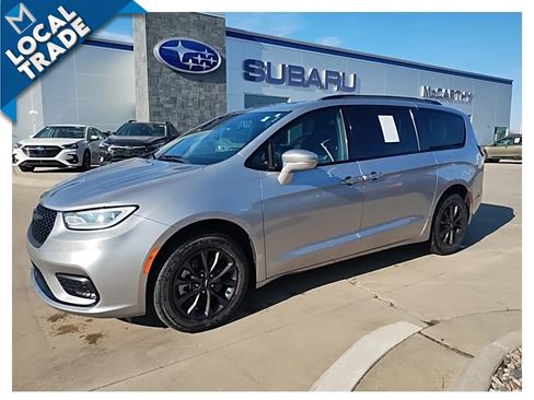 Used 2021 Chrysler Pacifica Limited w/ S Appearance Package image 2