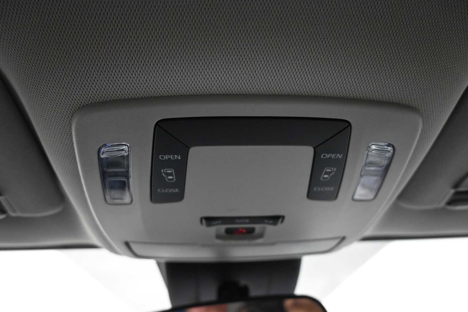 Used 2025 Toyota Sienna LE FWD image 17