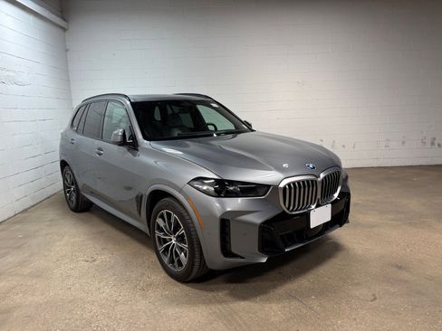 Used 2024 BMW X5 xDrive40i w/ M Sport Package AWD/4WD image 4
