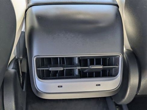 Used 2021 Tesla Model Y Long Range AWD/4WD image 14