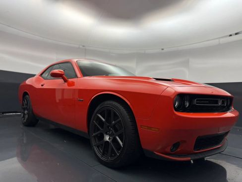 Used 2018 Dodge Challenger R/T w/ Sound Group RWD image 8