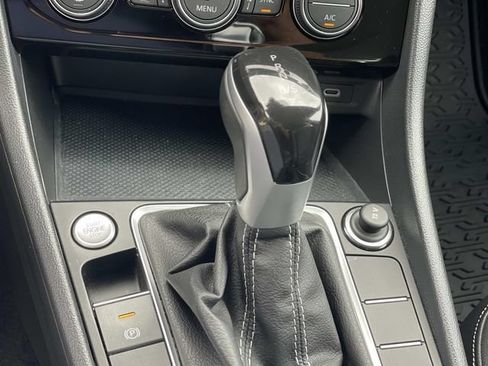 Used 2023 Volkswagen Jetta SE FWD image 16