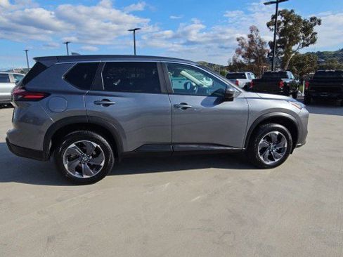 Used 2026 Nissan Rogue SV FWD image 9