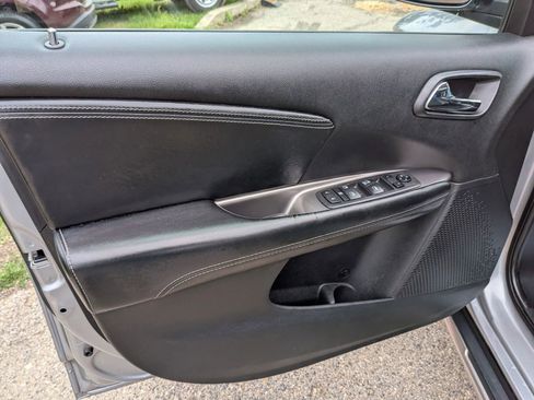 Used 2020 Dodge Journey Crossroad FWD image 21