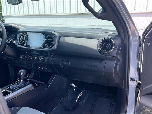 Used 2021 Toyota Tacoma TRD Off-Road AWD/4WD image 21