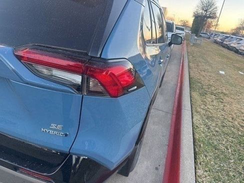Used 2024 Toyota RAV4 SE image 3