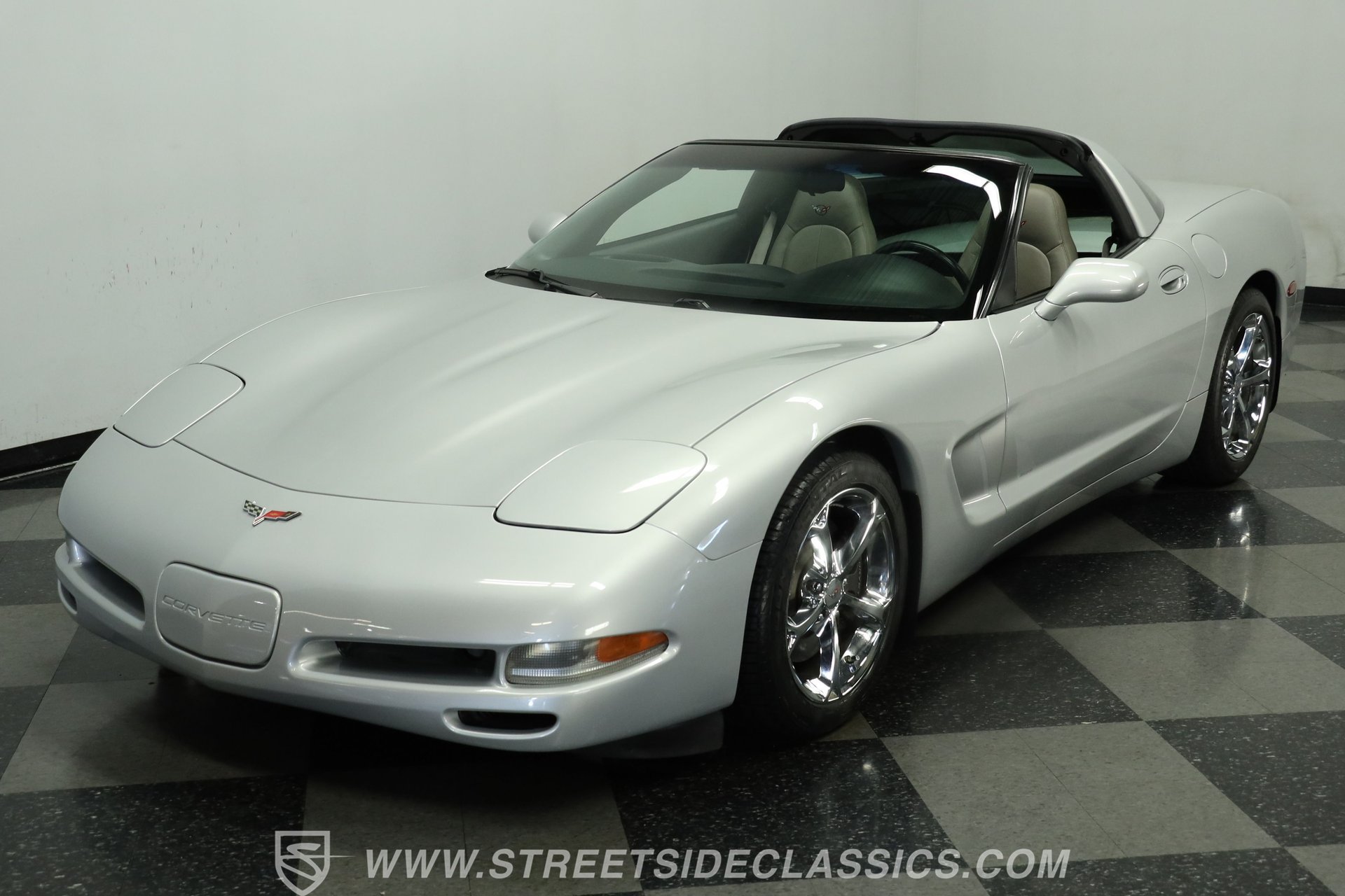 Used 1998 Chevrolet Corvette Coupe w/ Roof Pkg RWD image 17