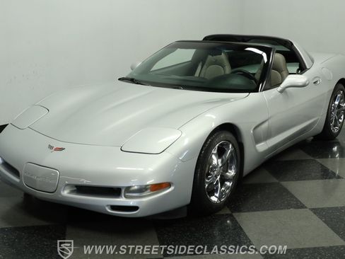 Used 1998 Chevrolet Corvette Coupe w/ Roof Pkg image 17