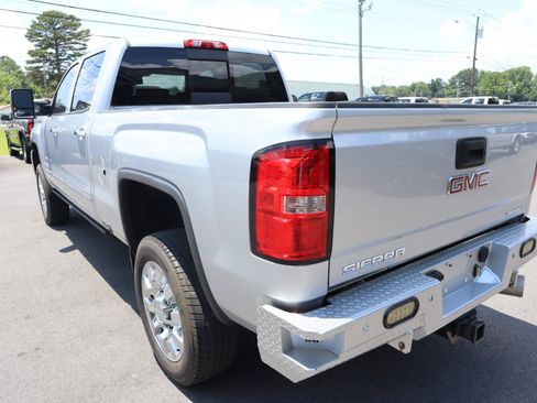 Used 2019 GMC Sierra 2500 Denali w/ Duramax Plus Package AWD/4WD image 7