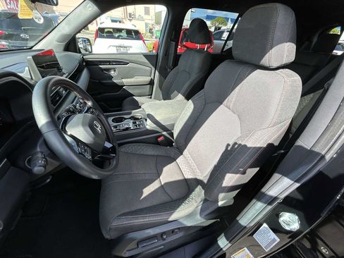 Used 2025 Honda Pilot Sport image 13