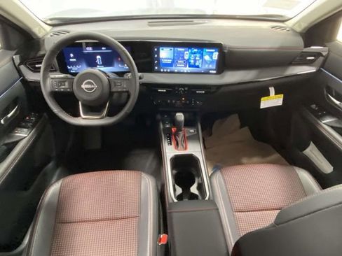 New 2026 Nissan Kicks SR w/ Cold Weather Package FWD image 9