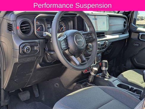 Used 2025 Jeep Gladiator Rubicon AWD/4WD image 11